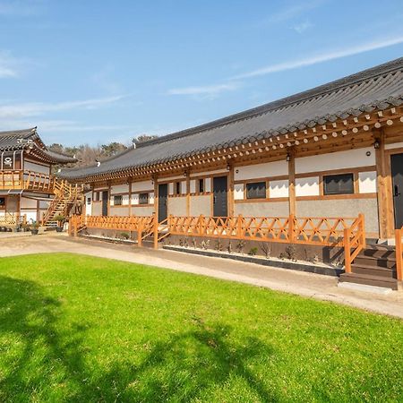 Gyeongju Gampo Byeolbit Hanok Pension Exterior foto