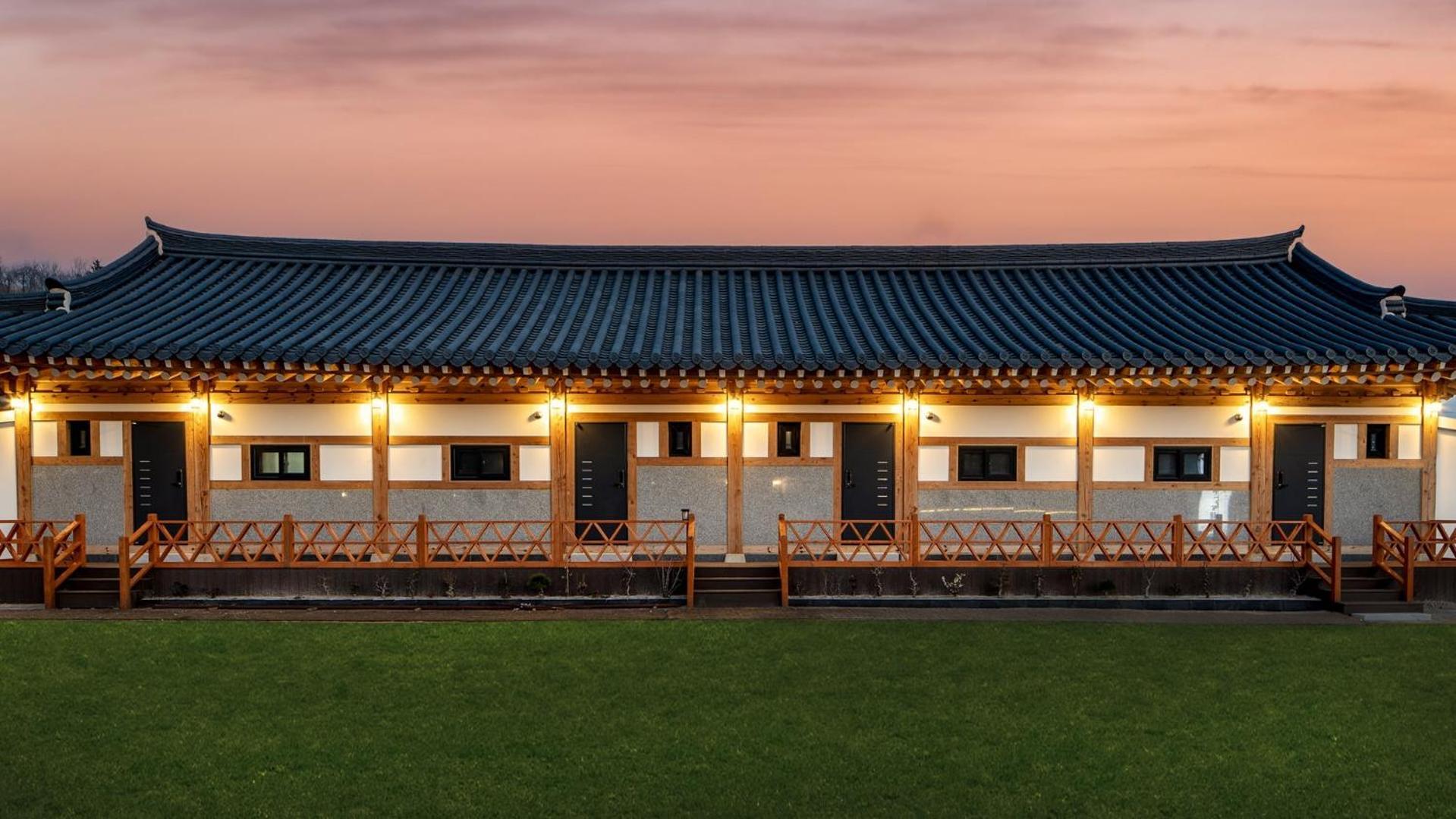 Gyeongju Gampo Byeolbit Hanok Pension Exterior foto