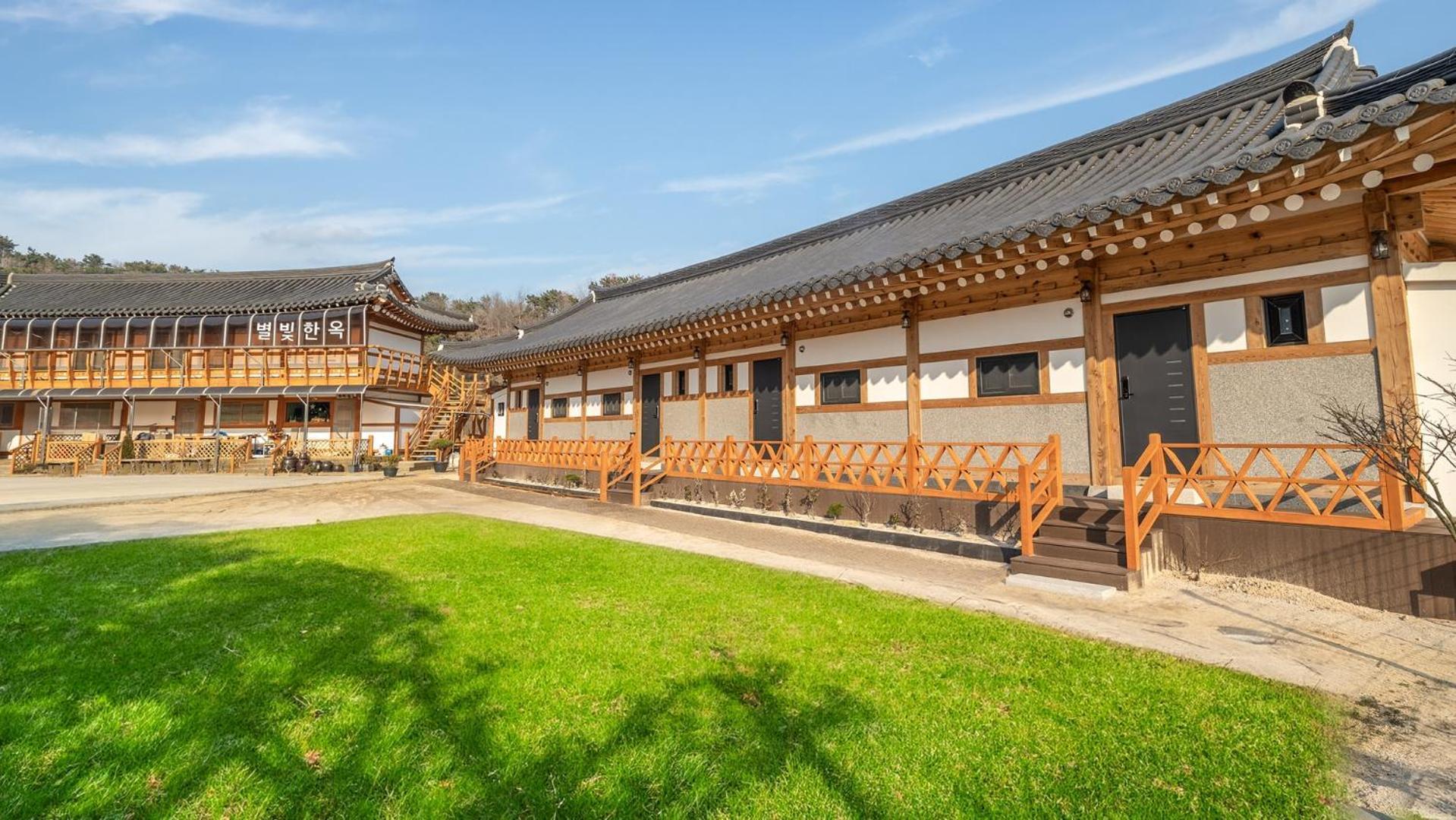 Gyeongju Gampo Byeolbit Hanok Pension Exterior foto